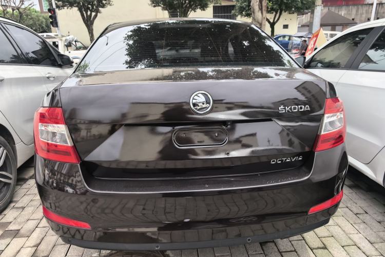 Used Skoda Octavia 2015 1.6L Automatic Yijun Edition Rear
