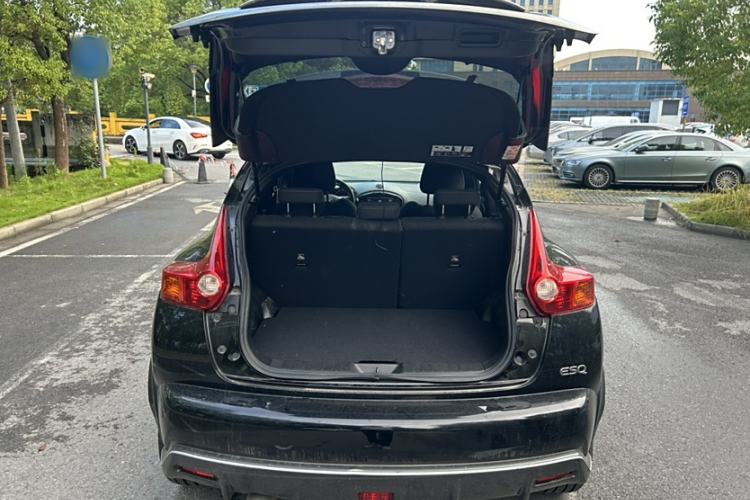 Used Infiniti ESQ 2014 1.6L Spontaneous Edition
