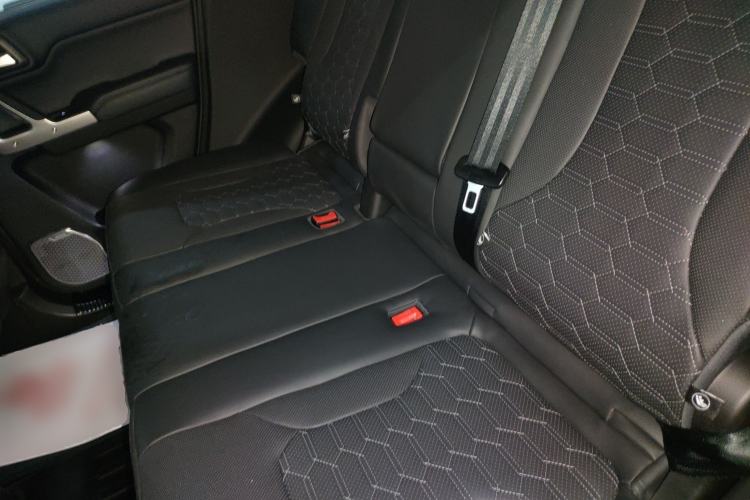 Used 212 T01 2024 2.0T Explorer
