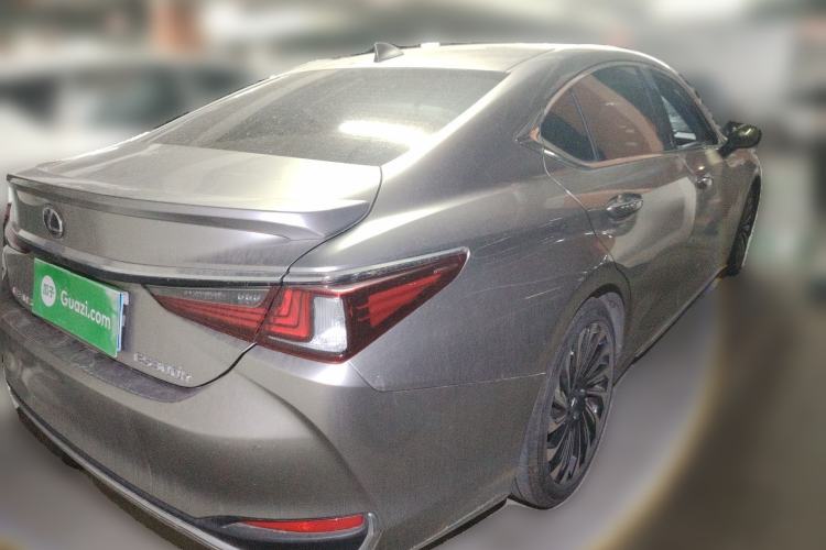 Used Lexus ES 2022 300h Silver Glow Limited Edition
