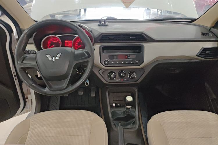 Used Wuling Hongguang 2019 1.5L S Standard Version China VI LAR Center Console