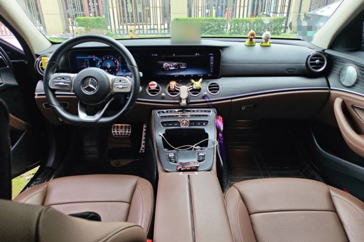 Used Mercedes-Benz E-Class 2020 E 300 L Sport Luxury Edition Center Console