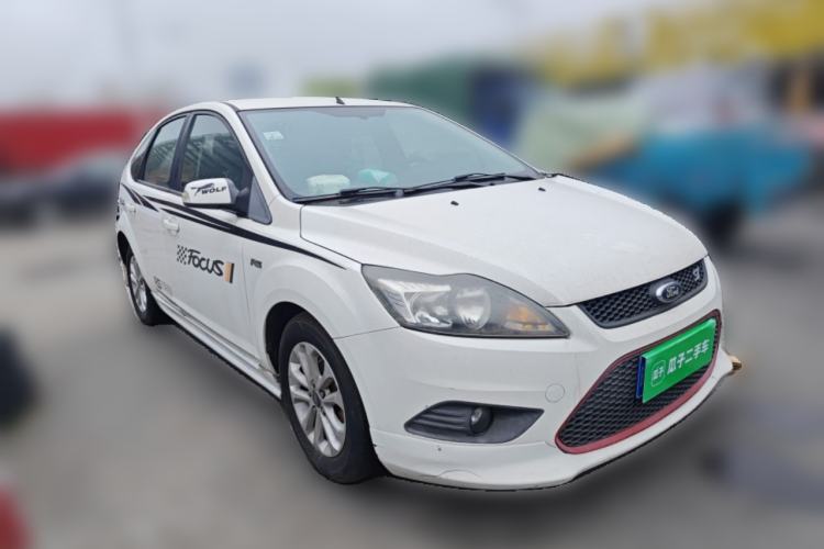 Used Ford Focus 2013 Hatchback Classic 1.8L Manual Base Model Front Right 45 Deg