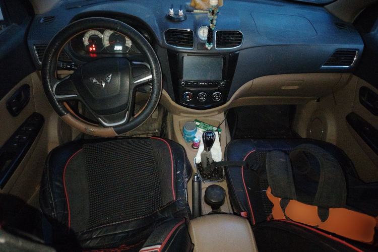 Used Wuling Hongguang 2014 1.2L S Comfort Model China IV Center Console