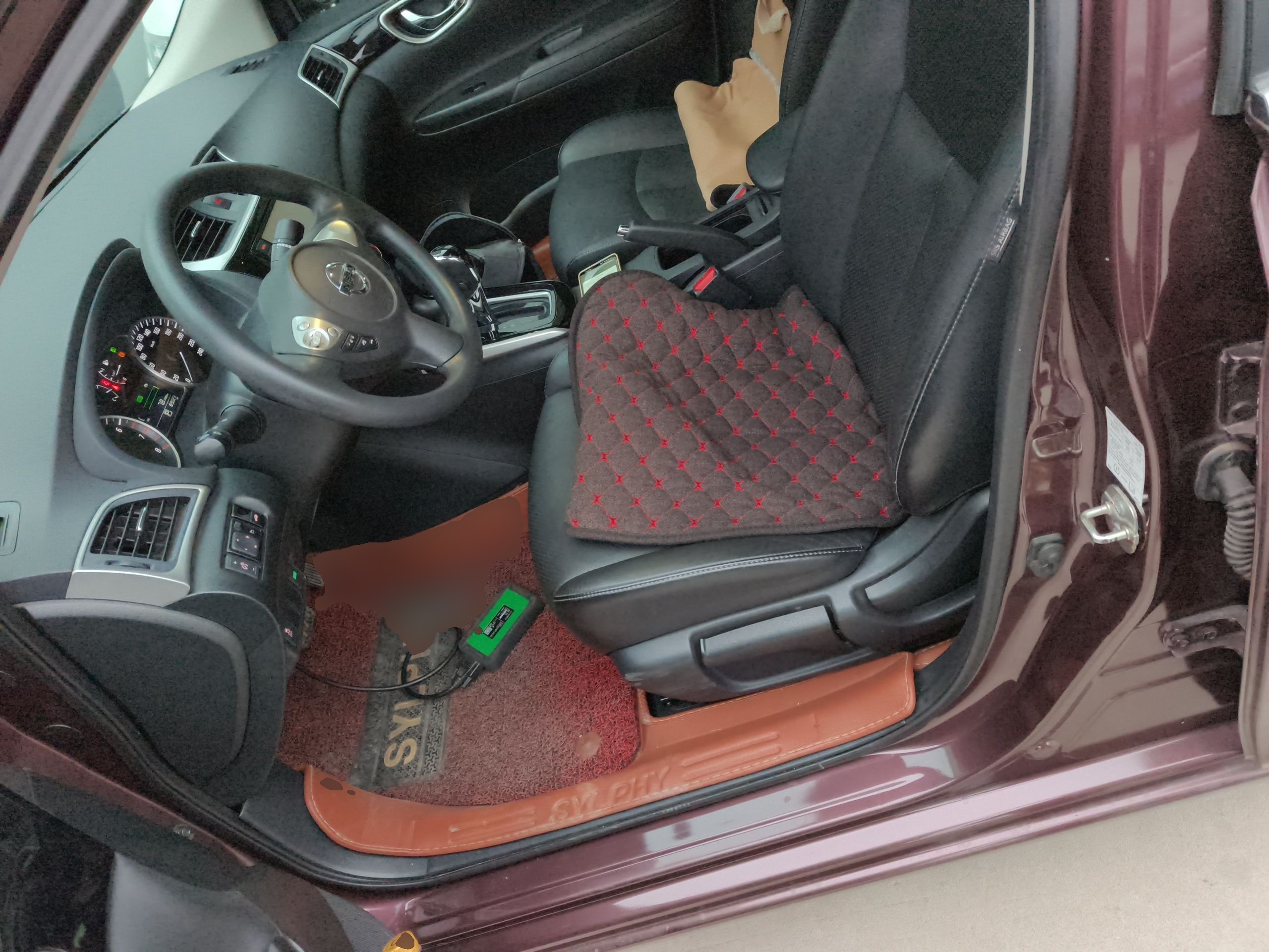 المقاعد الأمامية داخل السيارة