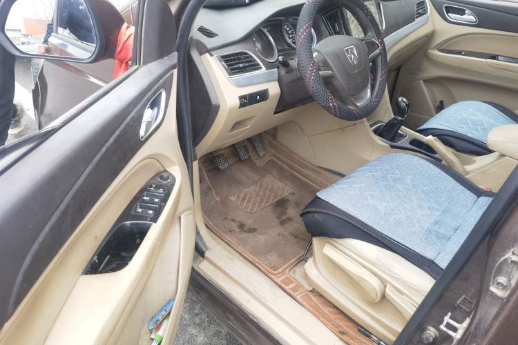 Used Baojun 730 2016 Revised 1.5L Manual Standard Version 7 Seats China V Emission Standard Driver Seat