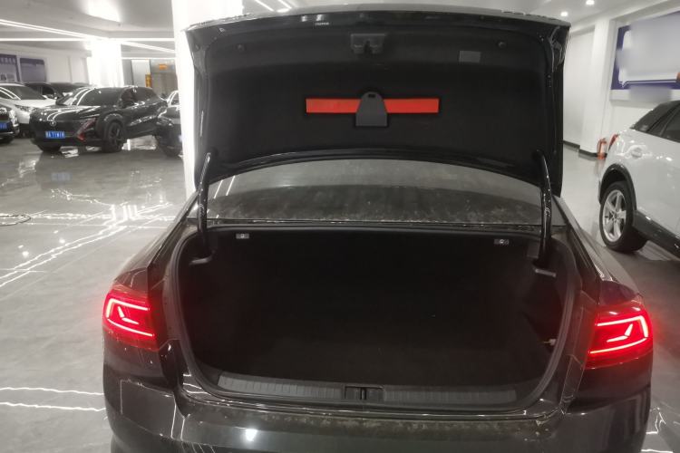 Used Volkswagen Magotan 2023 2 Million Units Limited Edition 330TSI DSG Leading Version