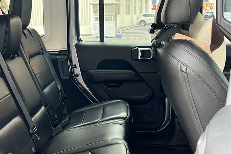 Used Jeep Wrangler 2019 2.0T Sahara Four-Door Version China VI Emission Standard
