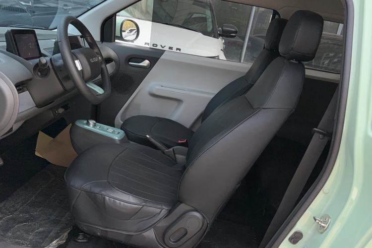 Used CHANGAN NEVO Lumin 2022 155 km – Refreshingly Sweet Edition Left Front Seat