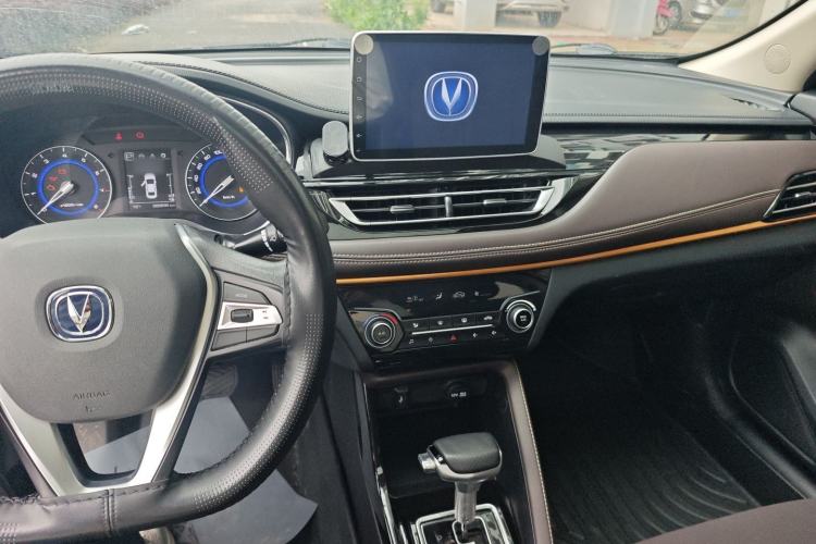 Used CHANGAN Eado DT 2018 1.6L Automatic Enjoyment Model Center Console