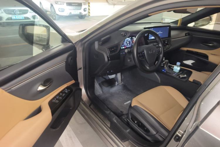 Used Lexus ES 2022 300h Deluxe Edition