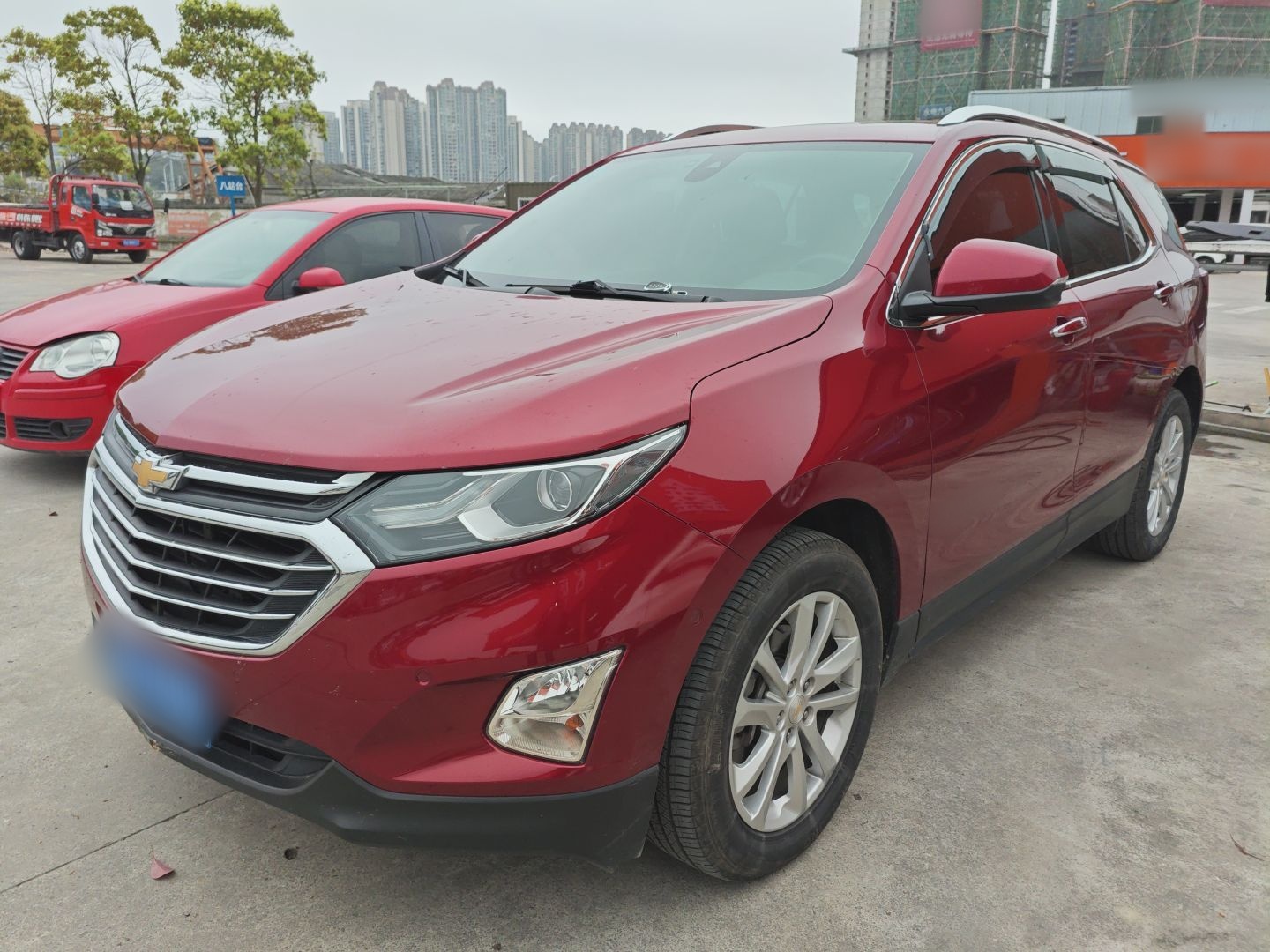 تحت مقدمة السيارة