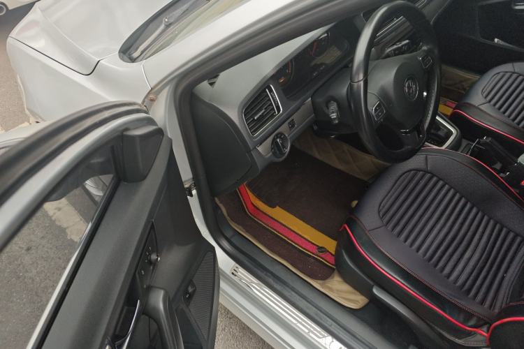 Used Volkswagen Lavida 2013 1.6L Automatic Luxury Edition Driver Seat