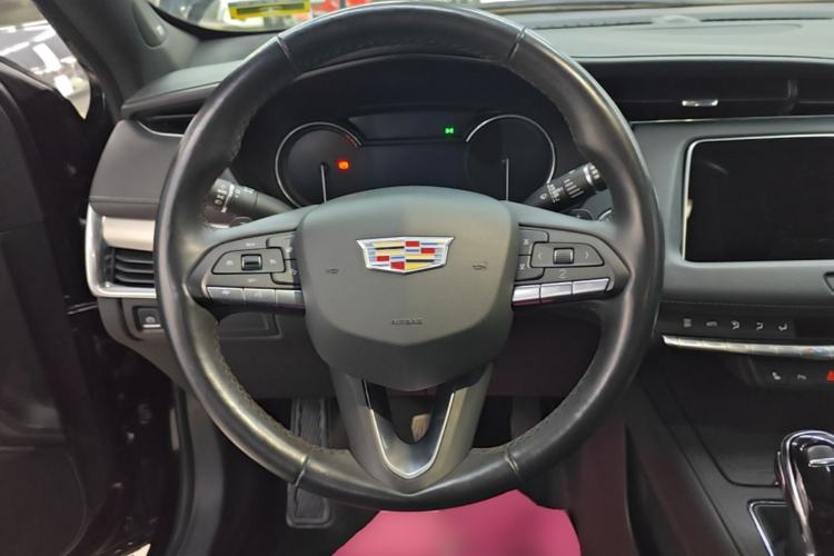 Used Cadillac XT4 2022 28T Two-Wheel-Drive Luxury Version
