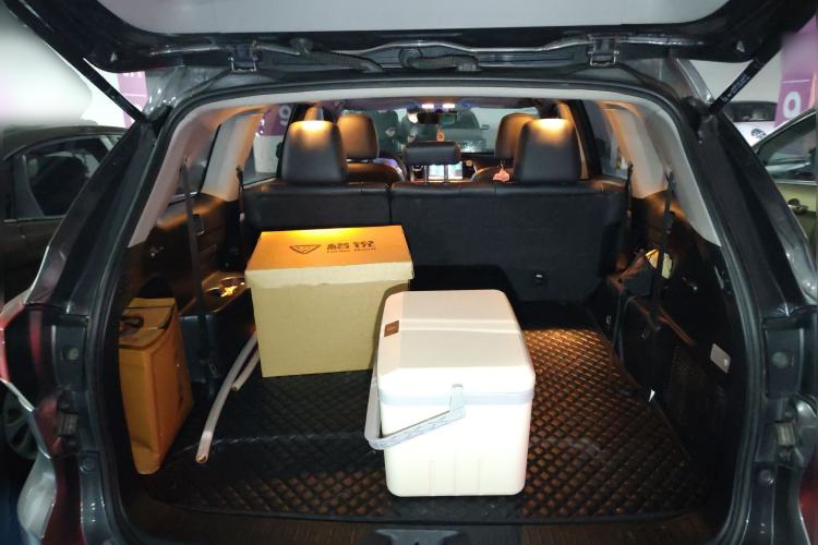 Used Toyota Highlander 2018 2.0T Two-Wheel-Drive Luxury Edition 7 Seats Emission Standard China V
