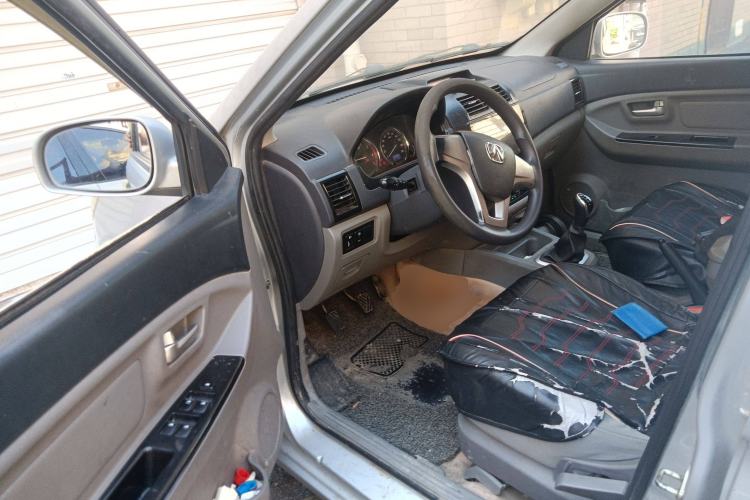 Used BAIC Weiwang M20 2014 1.5L practical type BJ415A Driver Seat