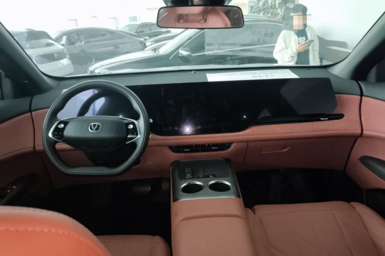 Used CHANGAN CS75 PLUS 2025 4th Generation UItra 2.0T New Blue Whale – Smart & Powerful Version Center Console