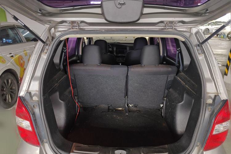 Used Nissan Livina 2010 JINRUI Edition 1.6L Automatic Standard Model Trunk