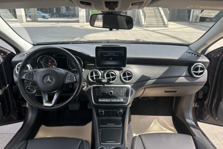 Used Mercedes-Benz GLA 2018 GLA 200 Sport Edition Interior 4