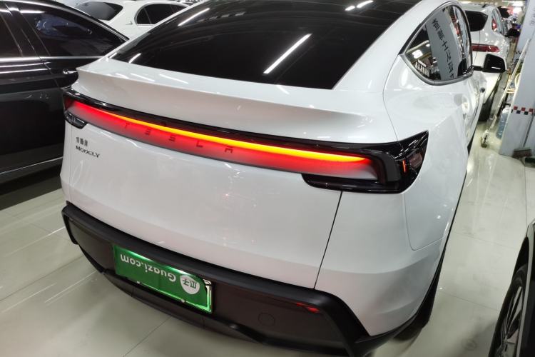 Used Tesla Model Y 2025 Rear-Wheel-Drive Version
