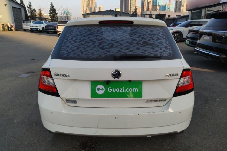 Used Skoda Fabia 2016 1.4L Automatic Car Enjoy Edition
