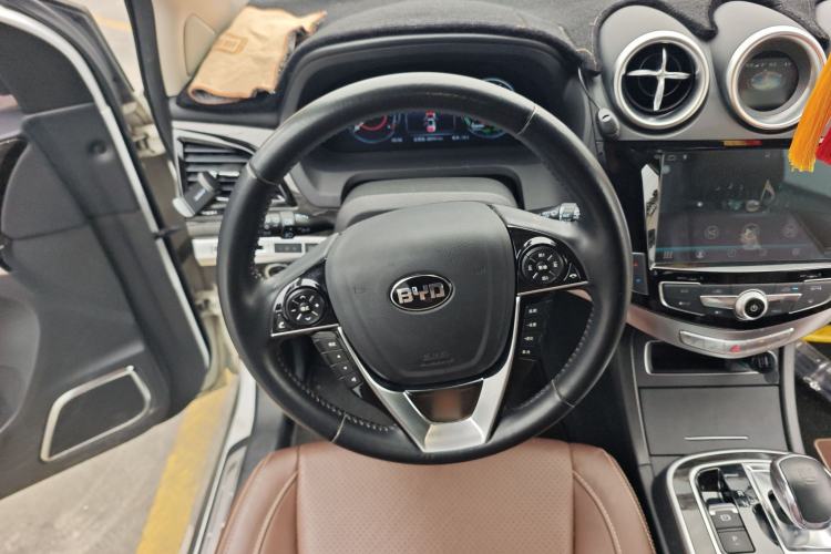 Used BYD Tang New Energy 2015 2.0T Four-Wheel-Drive Flagship Model