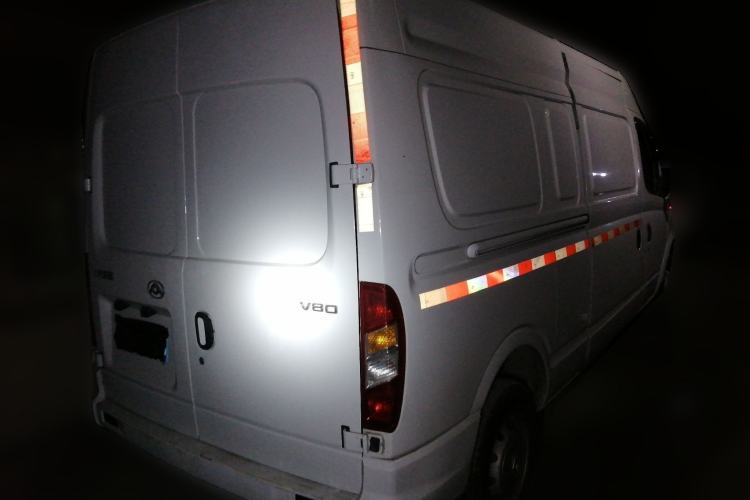 Used SAIC MAXUS Xintu V80 2023 2.0T Manual Classic City Delivery King Long Wheelbase Mid-Roof 3-Seater