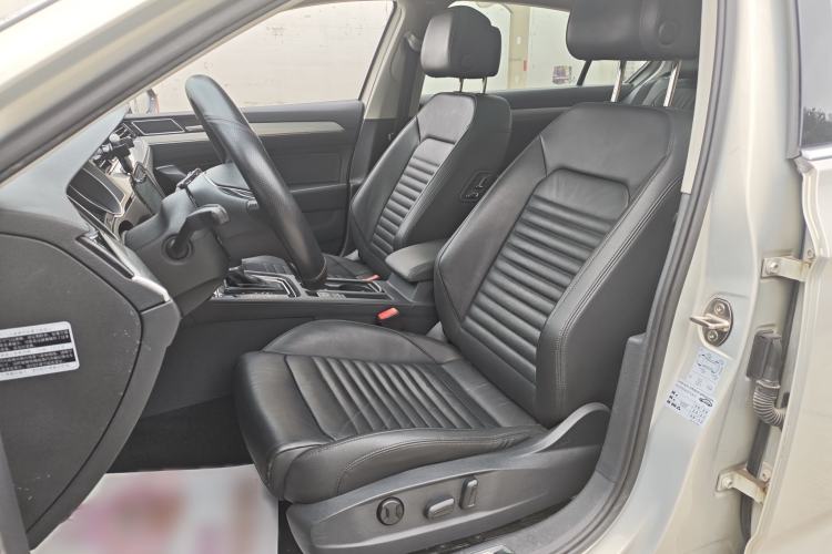 Used Volkswagen Magotan 2017 330TSI DSG Leading Model
