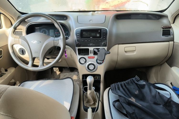 Used Chery Fengyun 2 2010 Hatchback 1.5L Ambition Model Center Console