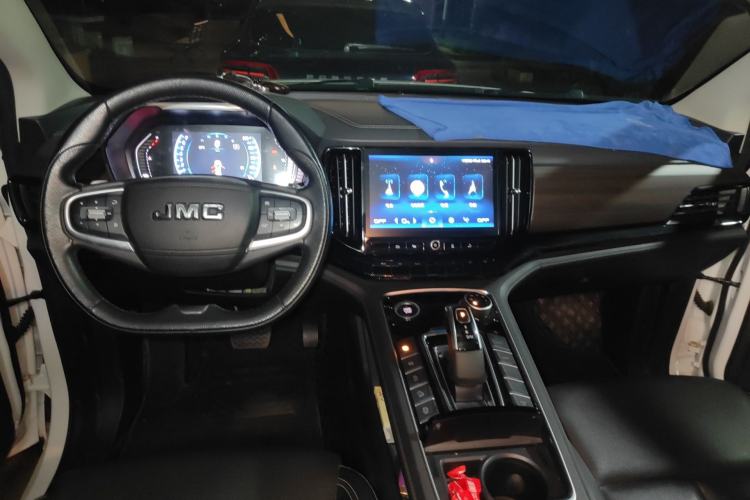 Used JMC Yusheng S350 2020 2.0T Automatic All-Wheel Drive Gasoline Comfort Edition Center Console