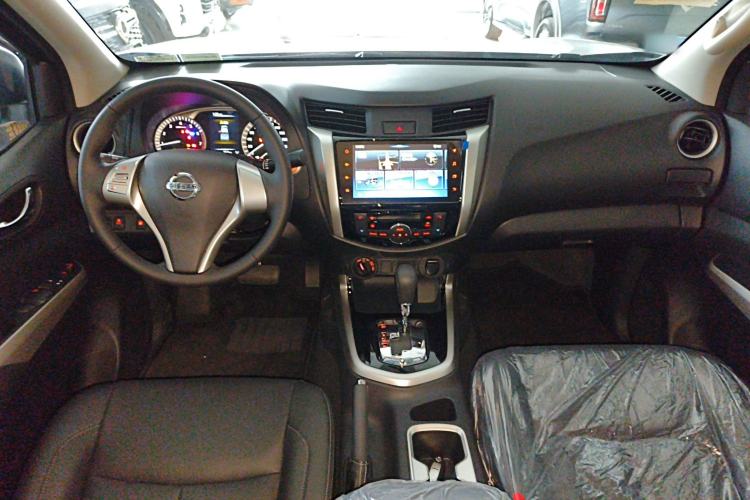 Used Nissan Navara 2024 2.5L Automatic 4x4 Road Edition Prestige Version Center Console