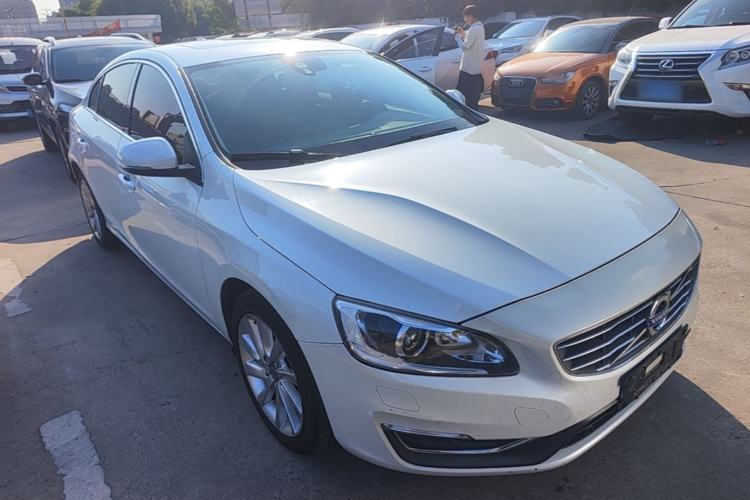 Used Volvo S60 2015 S60L 2.0T Zhiyuan Edition
