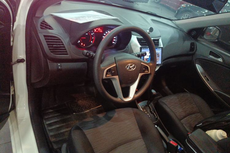 Used Hyundai Verna Ray 2014 1.4L Automatic GLX

