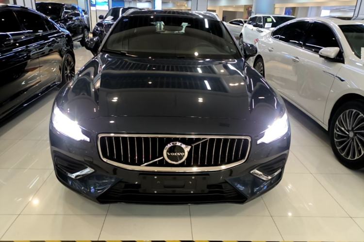 Used Volvo V60 2024 B5 Zhiyuan Luxury Edition

