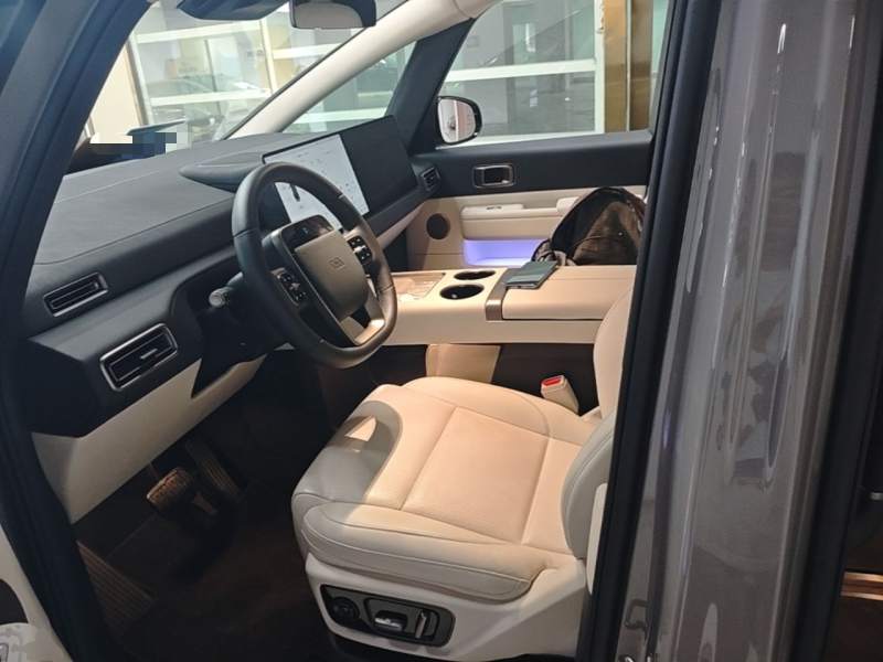 Used Li Auto MEGA 2025 Ultra Smart Refreshed Edition — 14