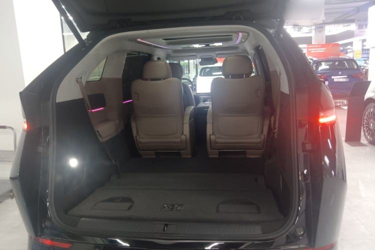 Used XPeng X9 2025 740 Ultra-Long Range Max
