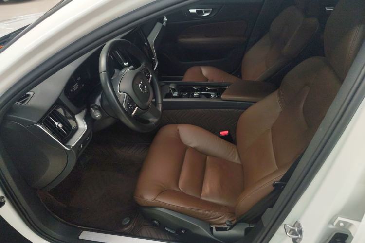 Used Volvo S60 2022 B4 Zhiyi Luxury Edition
