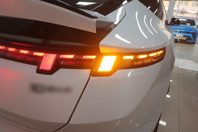 Used Lynk & Co Lynk & Co 10 EM-P 2025 Model 240 All-Wheel Drive Ultra—Sport Edition
