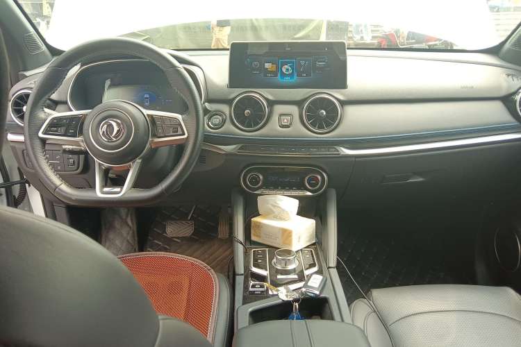 Used Dongfeng Fengon E3 2019 EVR Extended-Range Luxury Model Center Console