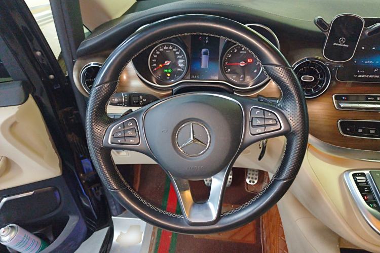 Used Mercedes-Benz V-Class 2016 V 260 L Prestige Extended Edition Steering Wheel