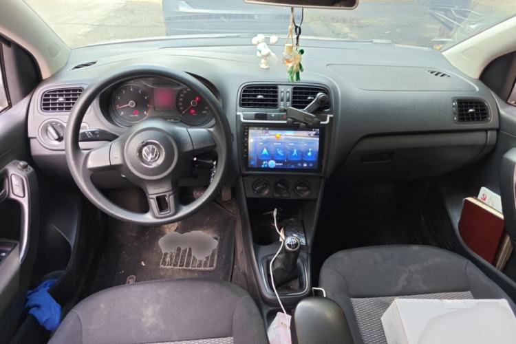 Used Volkswagen Polo 2011 1.4L Manual ZhiLe Edition Center Console