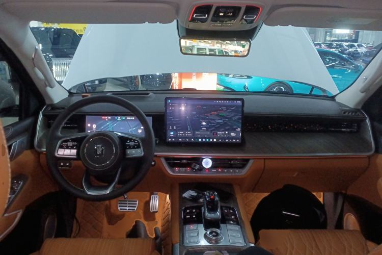 Used Tank 500 New Energy The 2025 Hi4-Z is definitely a hit. Center Console