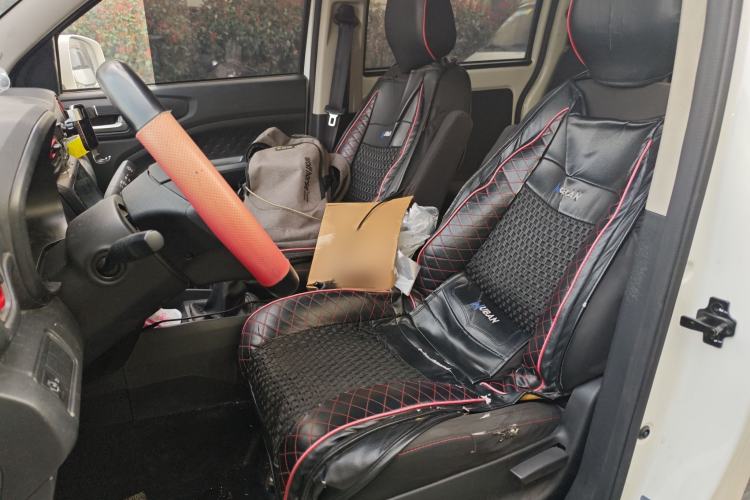 Used Dongfeng Fengon 380 2022 1.5L Comfort-Class Passenger Vehicle (Steel Spring) with 5 Seats