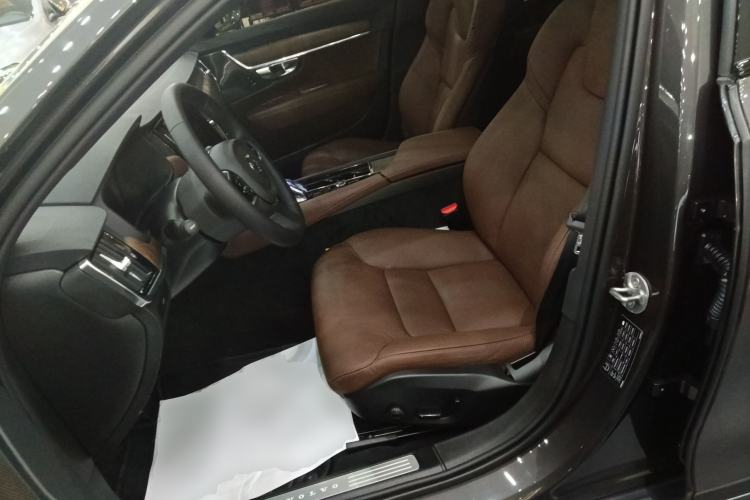 Used Volvo V90 2024 Cross Country B5 AWD Smart Range Edition
