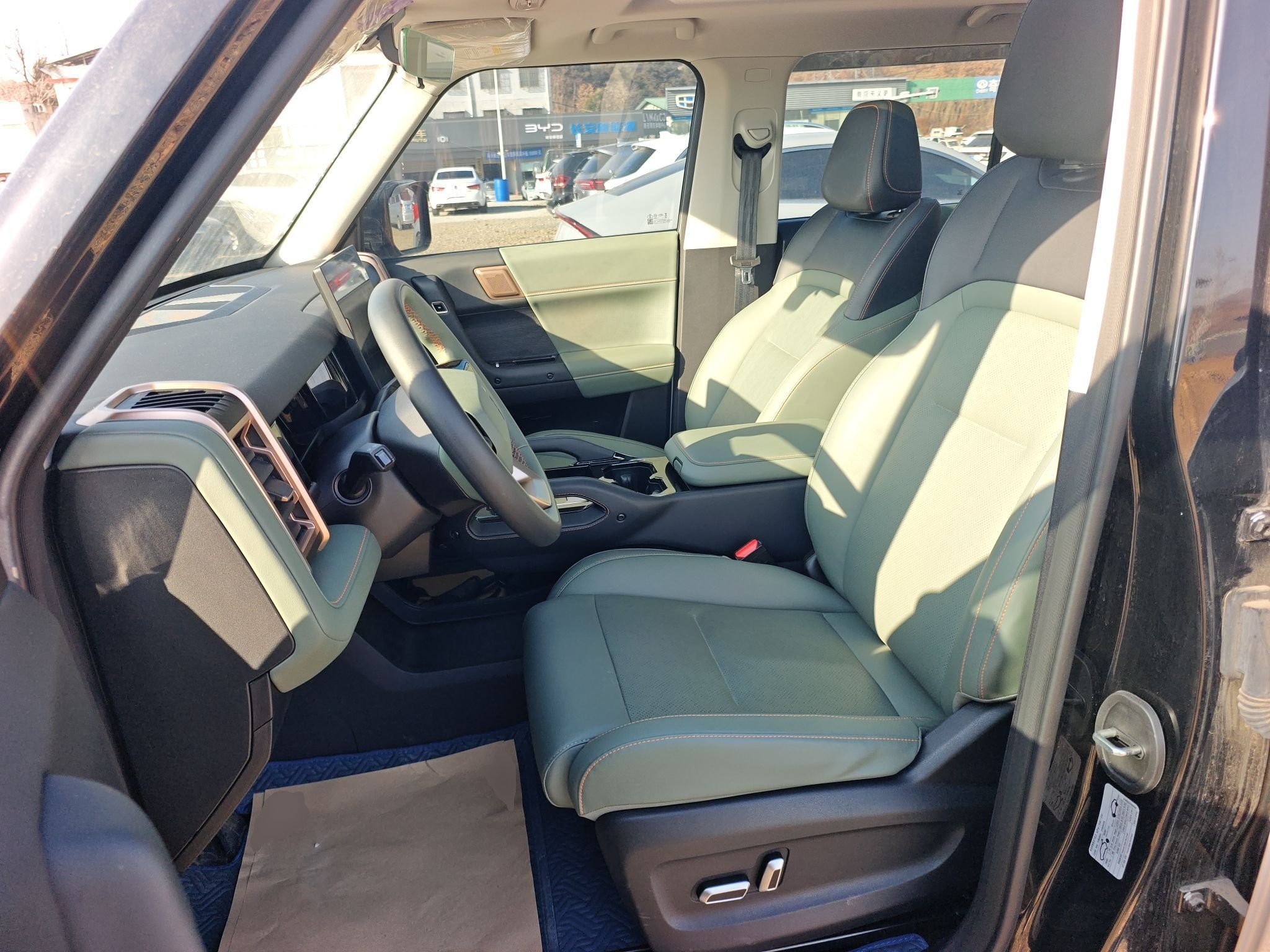 المقاعد الأمامية داخل السيارة