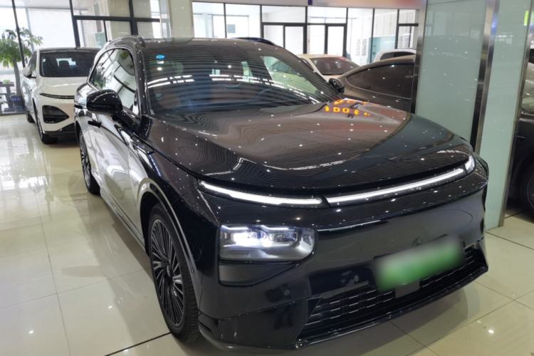 Used XPeng G9 2025 625 Long-Range Max Front Right 45 Deg