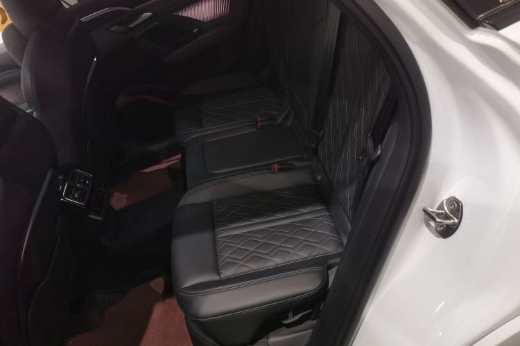 Used Audi Q5L 2026 Model Range: Intelligent Hybrid Premium Edition Left Rear Seat