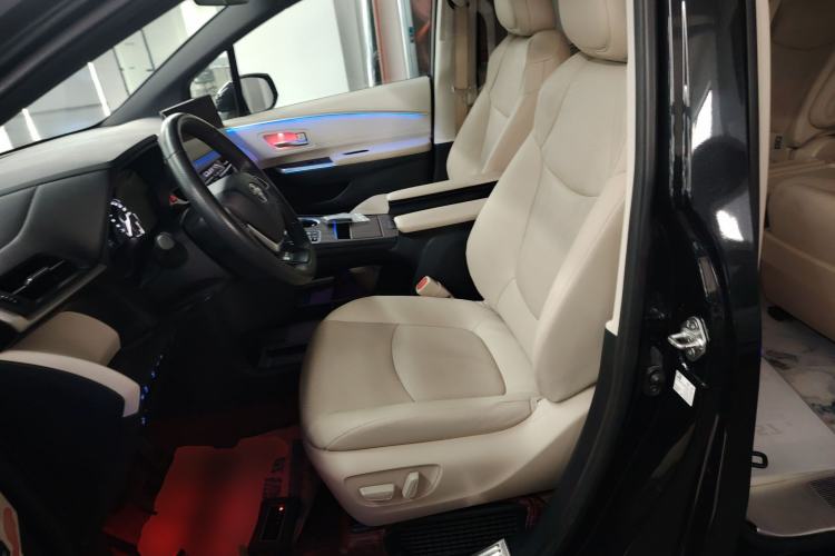 Used Toyota Granvia 2022 2.5L Hybrid Premium Edition Left Front Seat