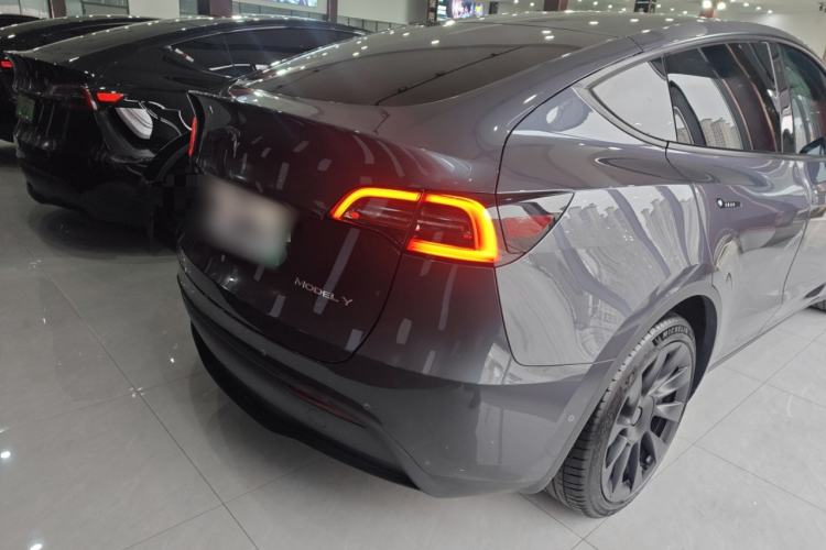 Used Tesla Model Y 2021 Long-Range All-Wheel-Drive Version
