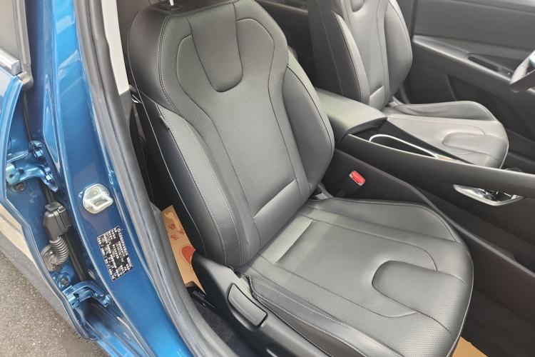 Used Hyundai Elantra 2021 1.5L CVT LUX Prestige Edition Right Front Seat